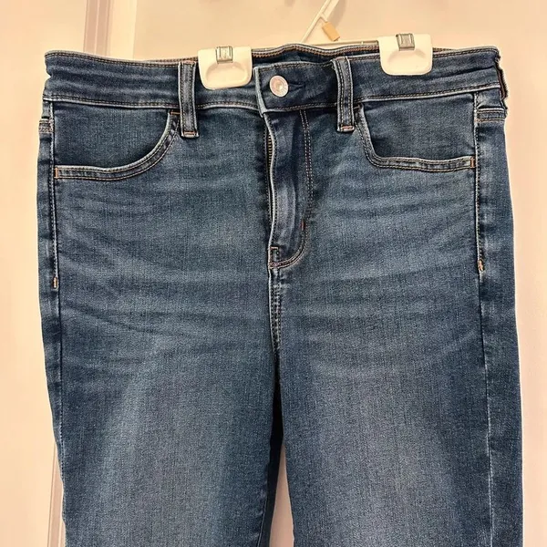 American Eagle medium blue skinny jeans - Image 3