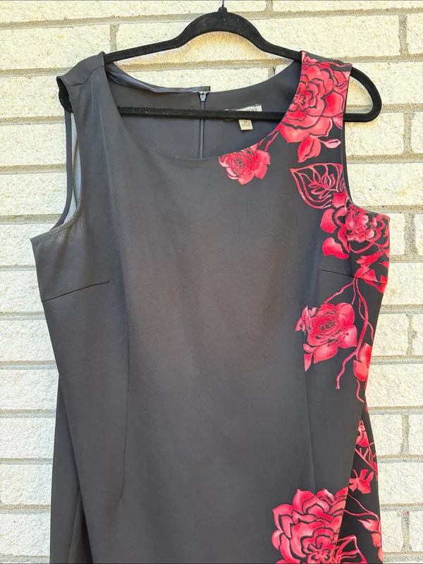 Sleeveless Black Midi Dress with Red Floral Panel - Image 3