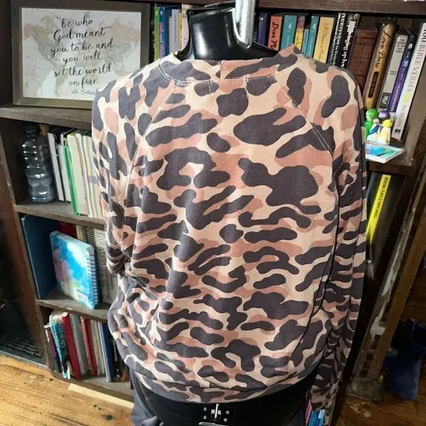 Monrow jersey leopard pullover cozy L sweatshirt Tan Size L - Image 2