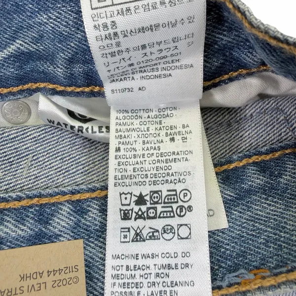 New Levi’s 501 Original High Rise Light Wash Denim Shorts Raw Hem Size 26 - Image 4