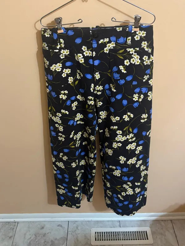 Anthropologie Maeve Colette Cropped Wide Leg Pants in Black & Blue Floral - Image 2