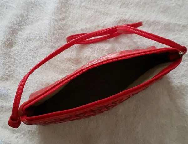 Purse. (B) - Image 3