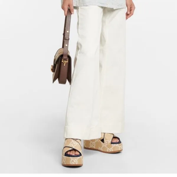 GUCCI GG logo raffia platform wedges sandals - Image 2