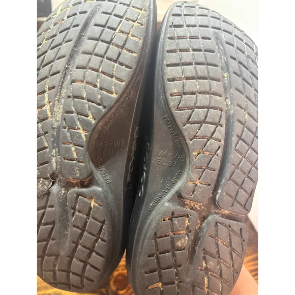 Oofos‎ Black Clogs Size Women 6 - Image 9