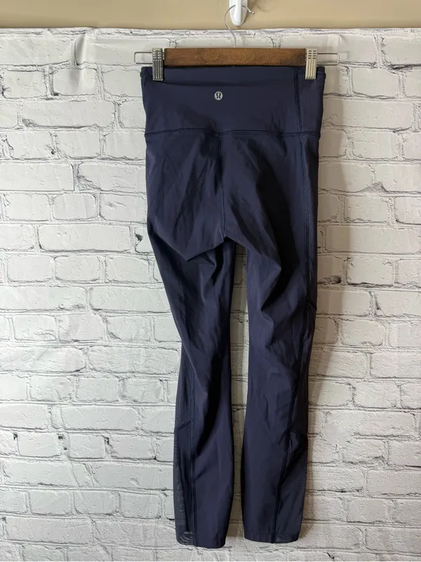 Women’s lululemon  Navy Performance leggings size 4 - Image 6