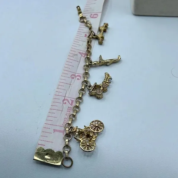 Vintage 6” charm bracelet. Gold tone with crossover clasp. - Image 7