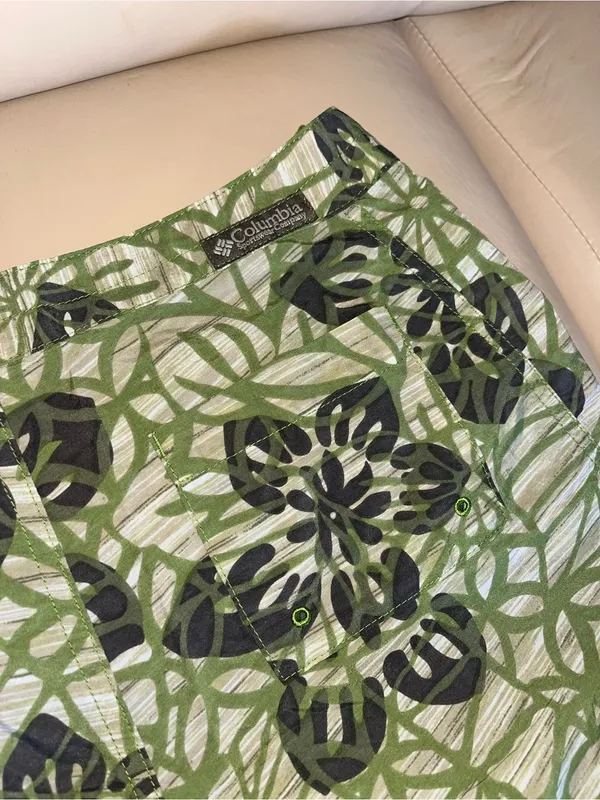 Women’s Columbia Shorts Green Size 8 - Image 5