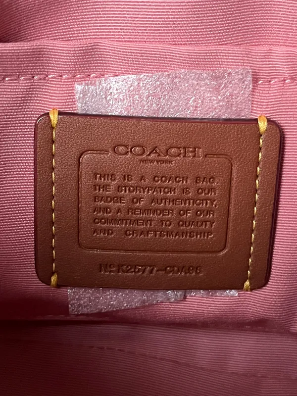 Coach Teri Shoulder Bag In Signature Leather With Heart Charm - Image 12