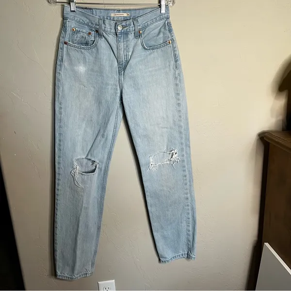 Levi's Lo Pro Straight Light Blue Distressed Slouchy‎ Mid Rise Denim Jeans - Image 5