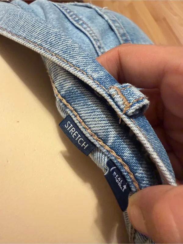 American Eagle Light Wash Women's Straight Jeans - Image 5