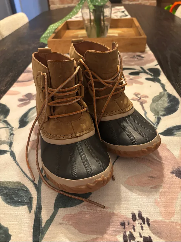 Sorel Two-Tone Leather and Rubber Winter Boots in Brown and Black - Image 3