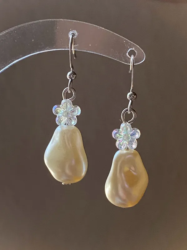 Handmade unique baroque pearl & flower dangle dangle earrings🩵 White - Image 7