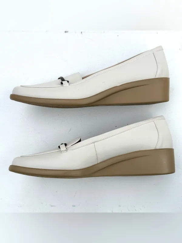 LiftStride Womens Shoes Beige Mini Wedge Loafer Slip On Size 10W - Image 5