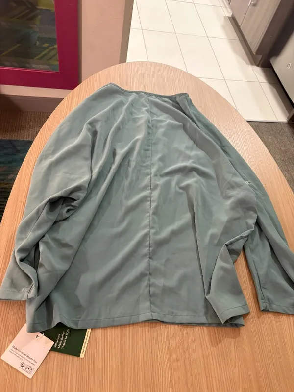 Halara V Neck Blouse XL Xtra Large Seafoam Light Green Long Sleeve NEW Casual - Image 3