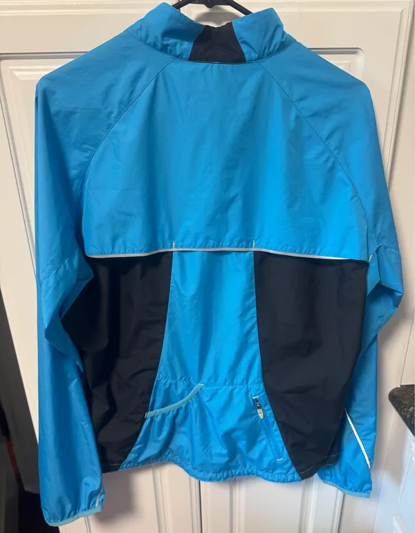 North Face Large Lightweight Jacket  - Image 2