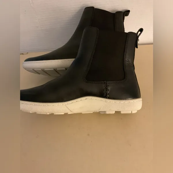 Frye women Black Leather Chelsea Booties with White Sole size 10 - Image 12