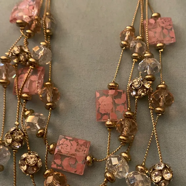 Vintage 16” To 18” Necklace Multi Strand Pink & Clear Floral Square Beads Gold - Image 2