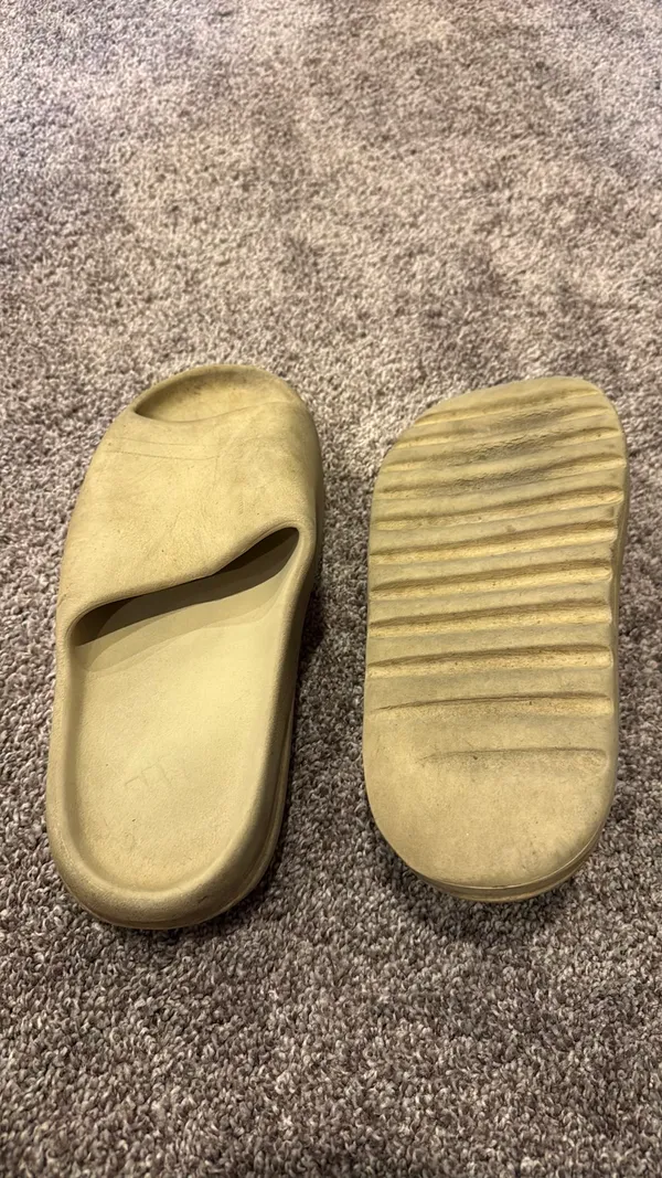 Yeezy Slides - Image 3