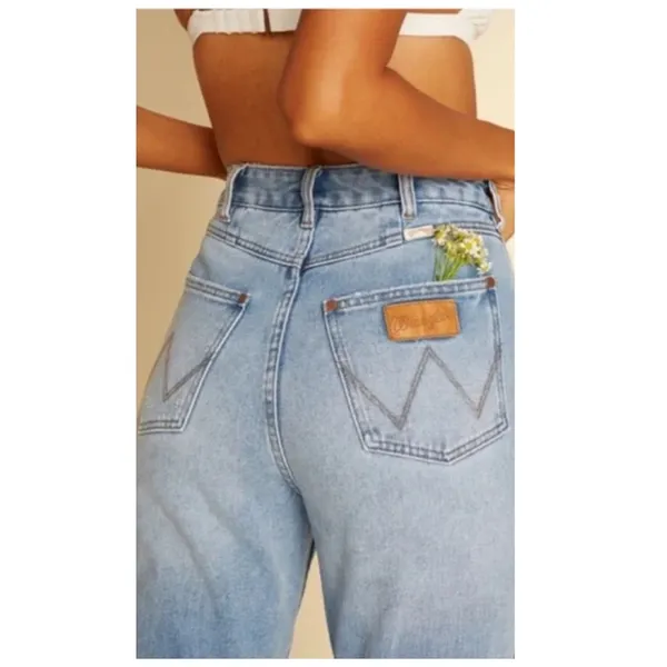 Billabong x Wrangler Patch Flare Jeans Size 25 - Image 3