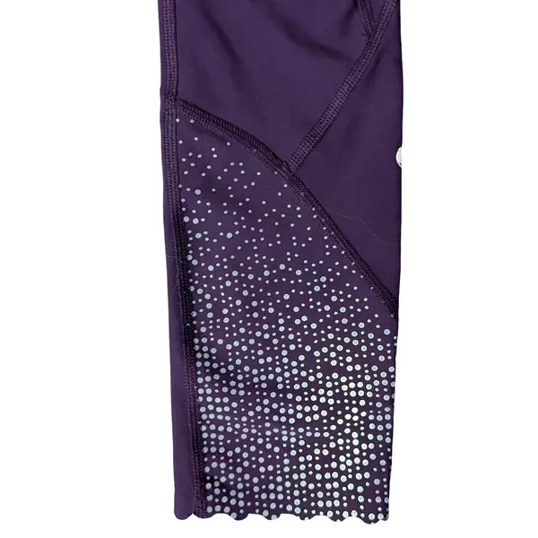 Lululemon Eggplant Purple Tight Stuff Scalloped Hem Crop Capri Leggings size 6 - Image 8