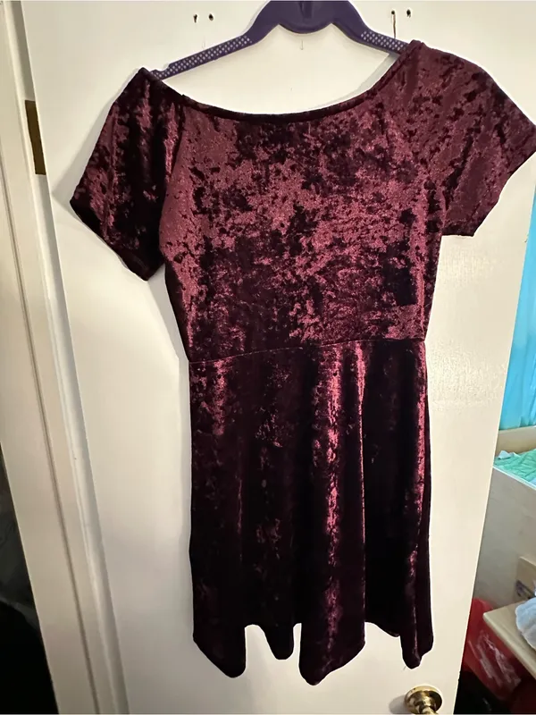 Vintage Y2K Forever 21 Velvet Short-Sleeve Fit & Flare Dress Deep Burgundy small - Image 4