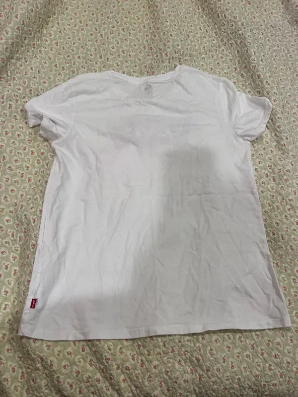 Levi's White Tee with Red Logo - Image 2