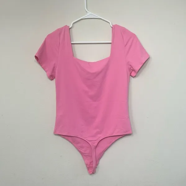 Aritzia Babaton Pink Square Neck Short Sleeve Bodysuit Large Women - Image 3