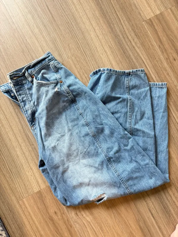 Universal Threads barrel jeans - Image 2