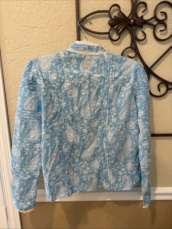 The Shirt by Rochelle Behrens Light Blue Paisley Blouse with Cream Trim - Image 4