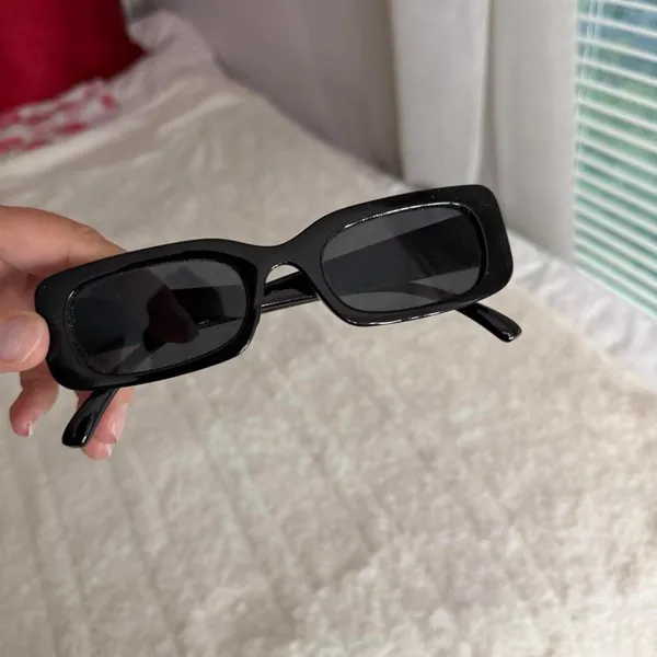 Source Unknown Unbranded Women's Black Sunglasses - Image 2