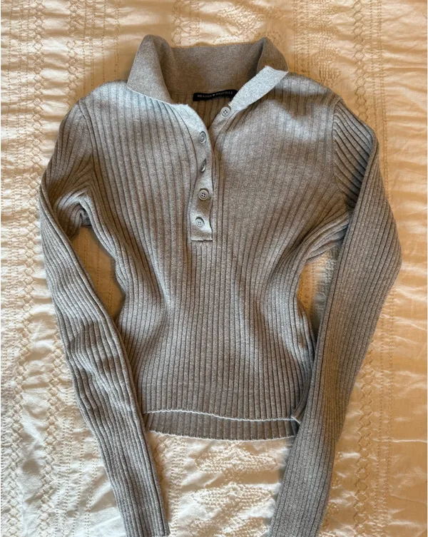 Brandy Melville Grey Button Long sleeve  - Image 2