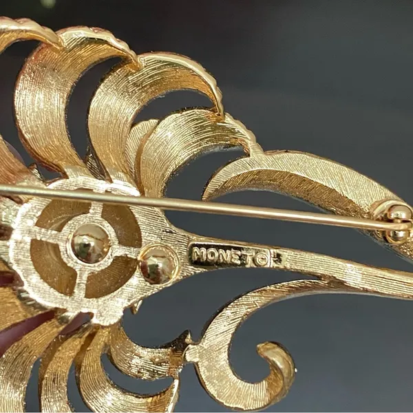 Vintage Signed MONET Brushed Gold-tone Flower Brooch - Image 9
