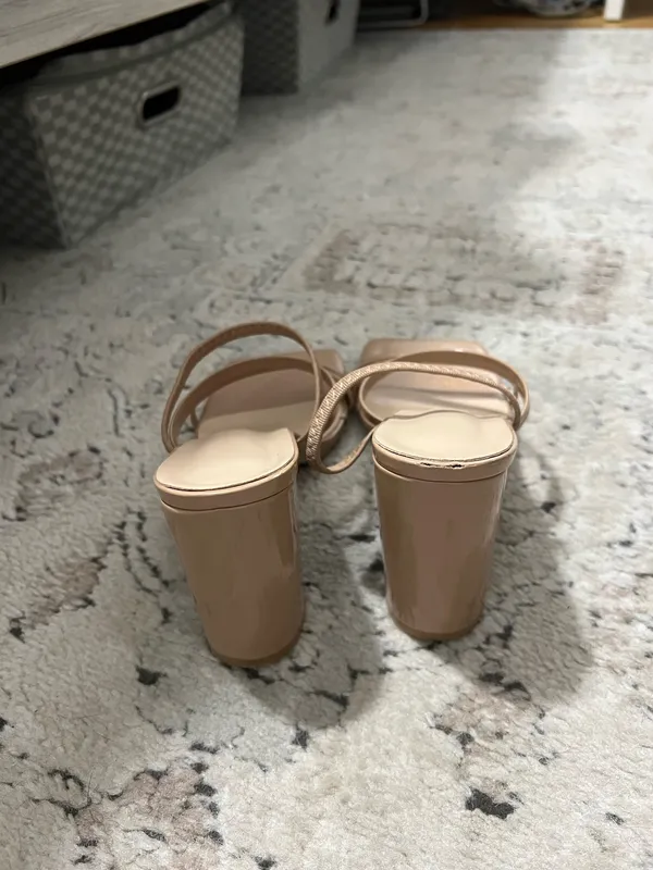 Tan heels 3.5 in Size 8.5 - Image 4