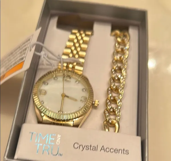 Time and Tru Gold Watch and Bracelet Set Elegant Accessories - Image 15