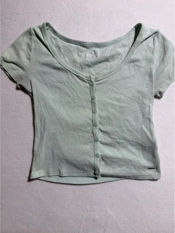 Hollister Light Green Ribbed Button-Up Crop Top XS - Image 2