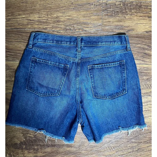 Old Navy Women's High-Rise Slouchy Straight raw-hem denim shorts size 8 - Image 2