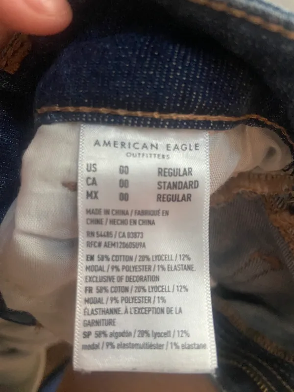 American Eagle Mom Jeans - Image 4