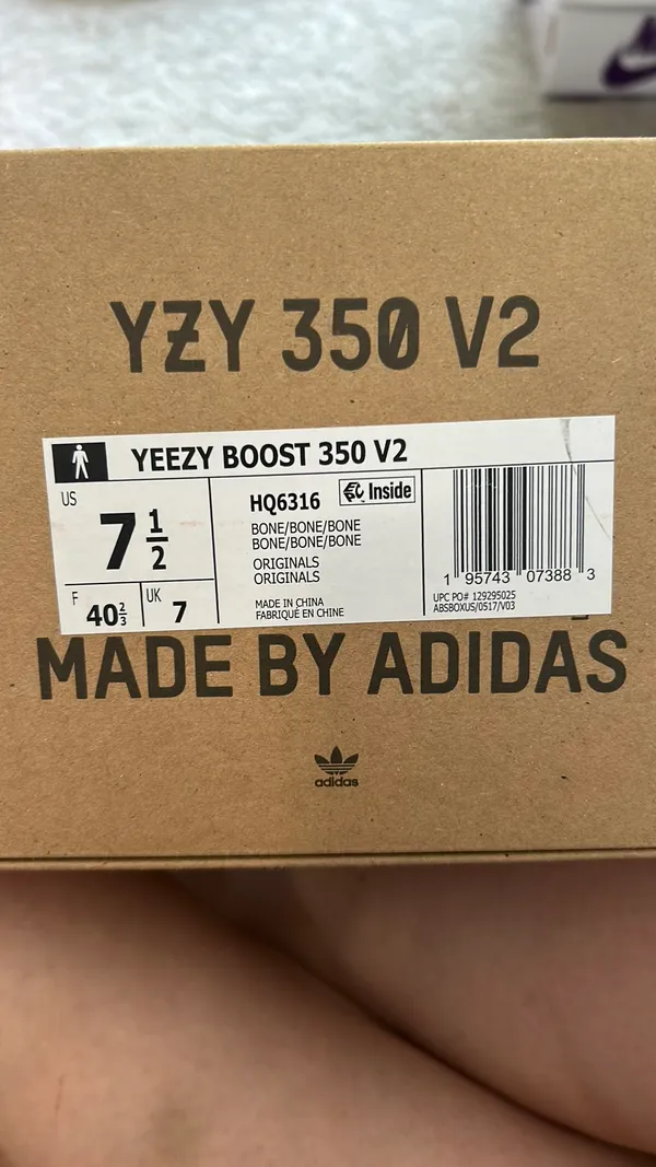 Yeezy 350 V2 - Image 5