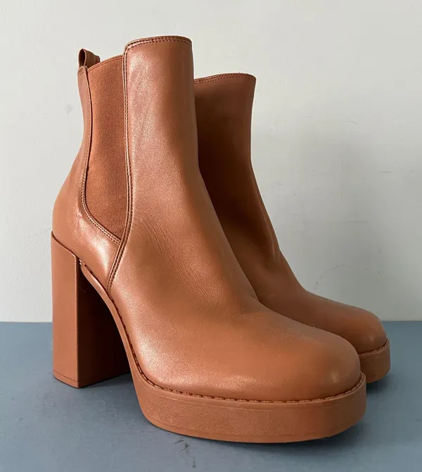 Gianni Bini Ah-Mazed Caramel Brown Leather Block Heel Platform Chelsea Boots - Image 2