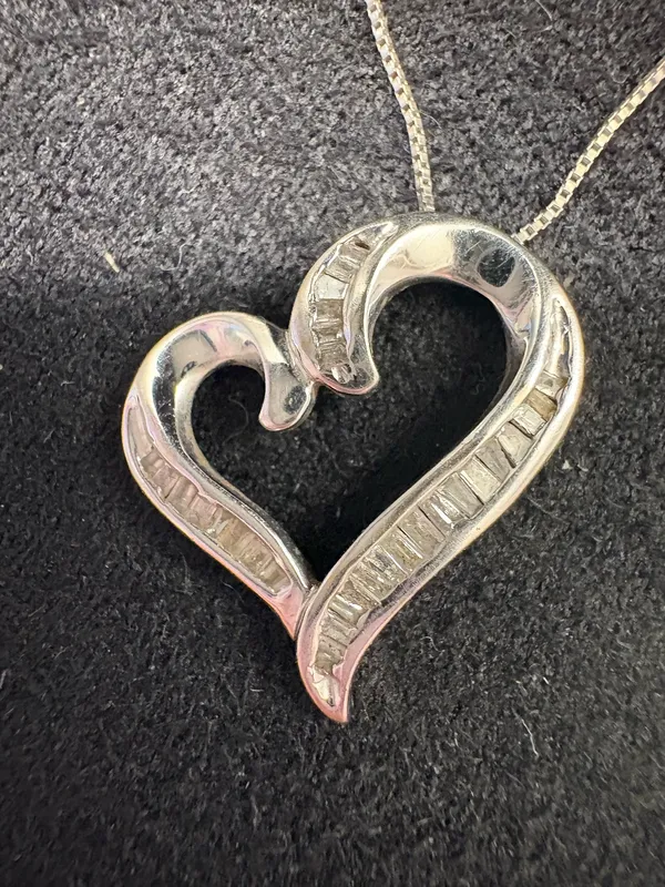 Heart Silver Necklace w/small diamonds - Image 3