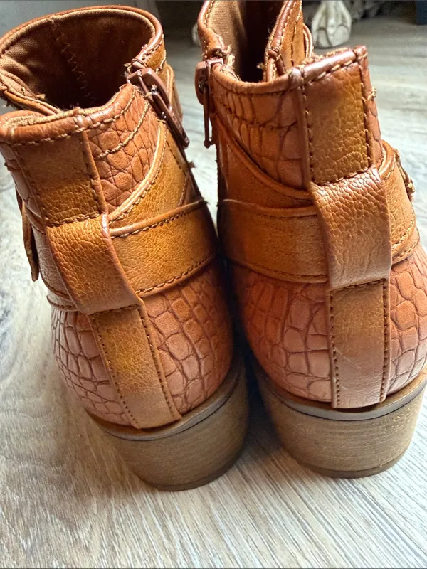 Baretraps Maci Ankle Booties w/ Croc-Embossed Heel Size 8 M - Image 5