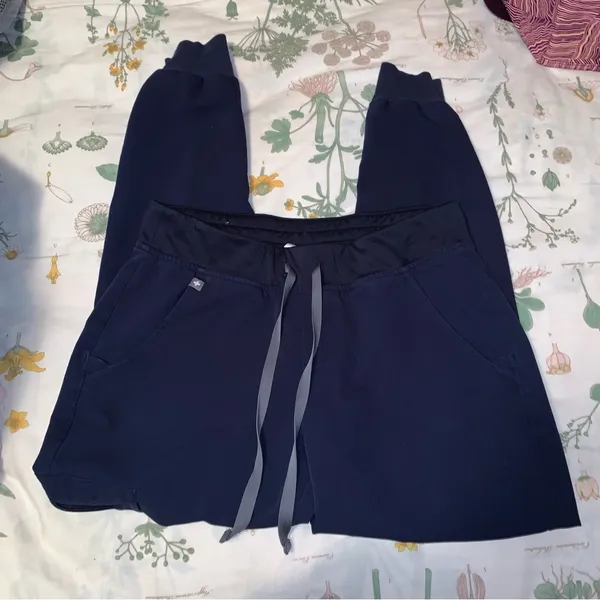 FIGS Zamora Jogger Scrub Pants™ Petite NAVY - Image 3