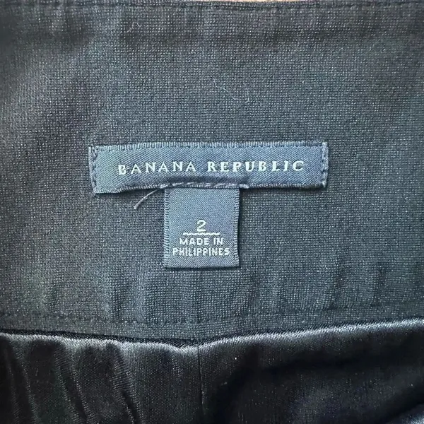 Banana Republic business casual black size 2 dark academia pencil skirt - Image 2