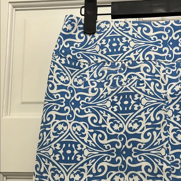 Lulu-B Stylish Blue and White Swirl Patterned Mini Skirt - Size 2 - Image 9