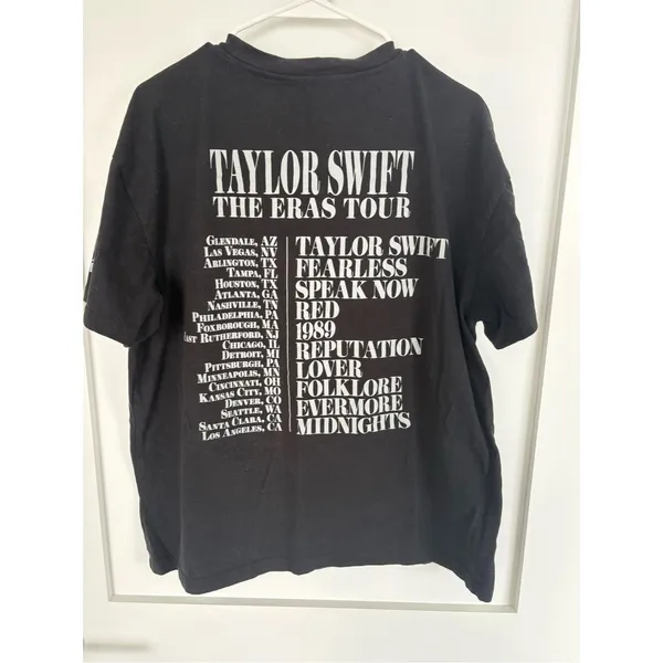 Taylor Swift Eras Tour shirt size L - Image 4