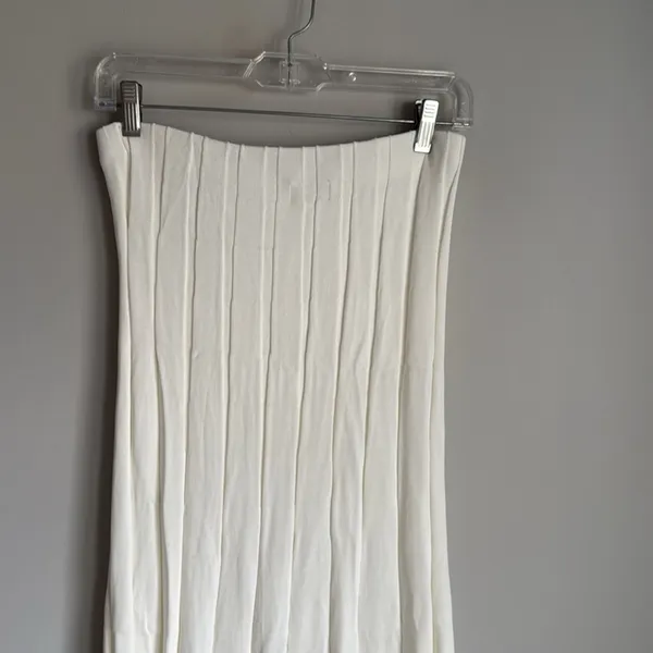 NEW Meshki White Jasmyn Wide Ribbed Flute Skirt in White Medium - Image 7
