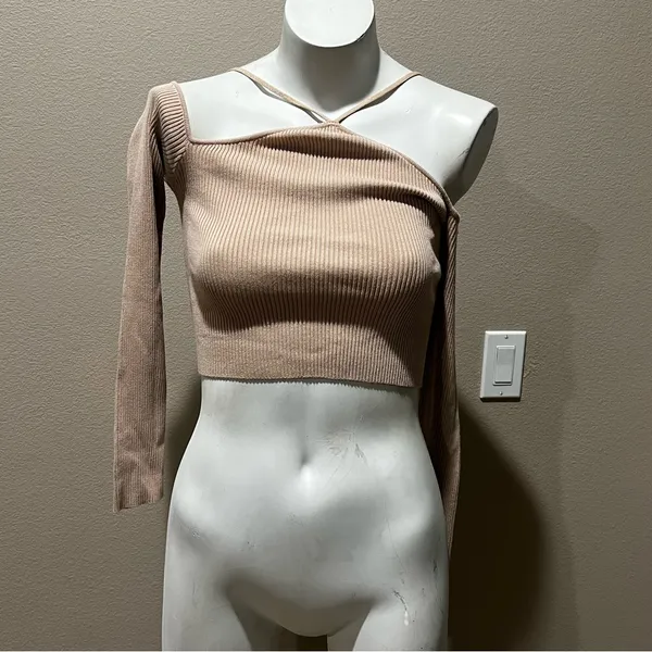 Melrose and Market Next at beige crop top - Image 2