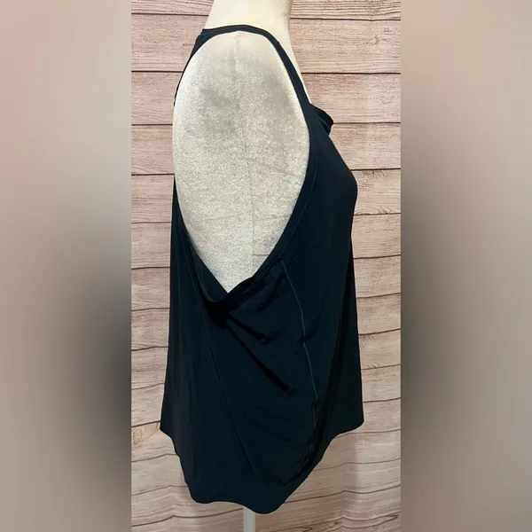 Athleta green fitness tank top size medium. - Image 2