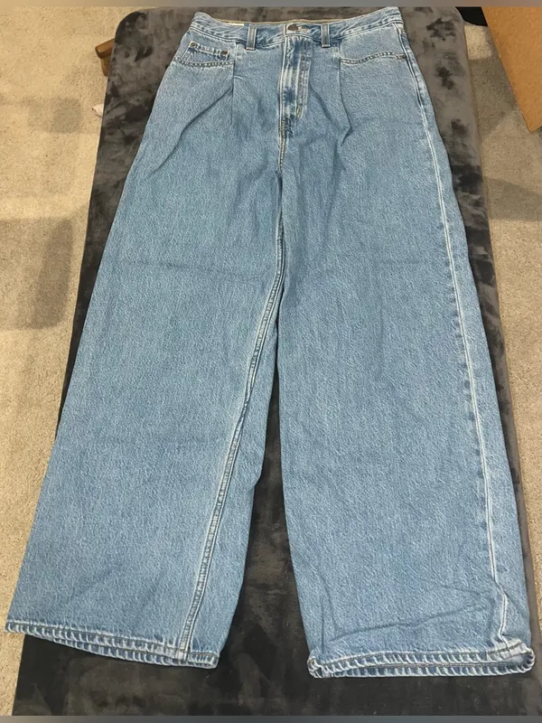 Levi’s High Loose Jean Size 28 - Image 5