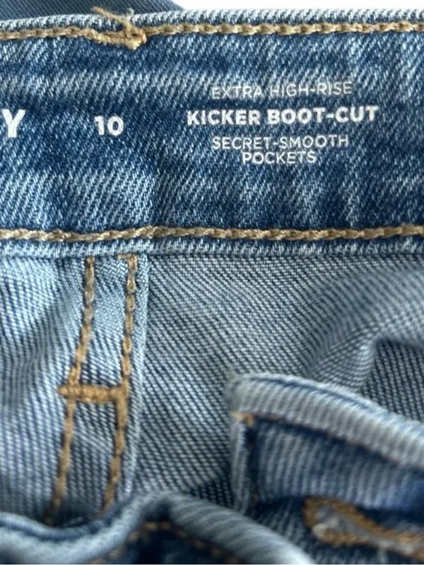 Old Navy Women's Boot Cut Jeans in Medium Blue Wash - Image 2